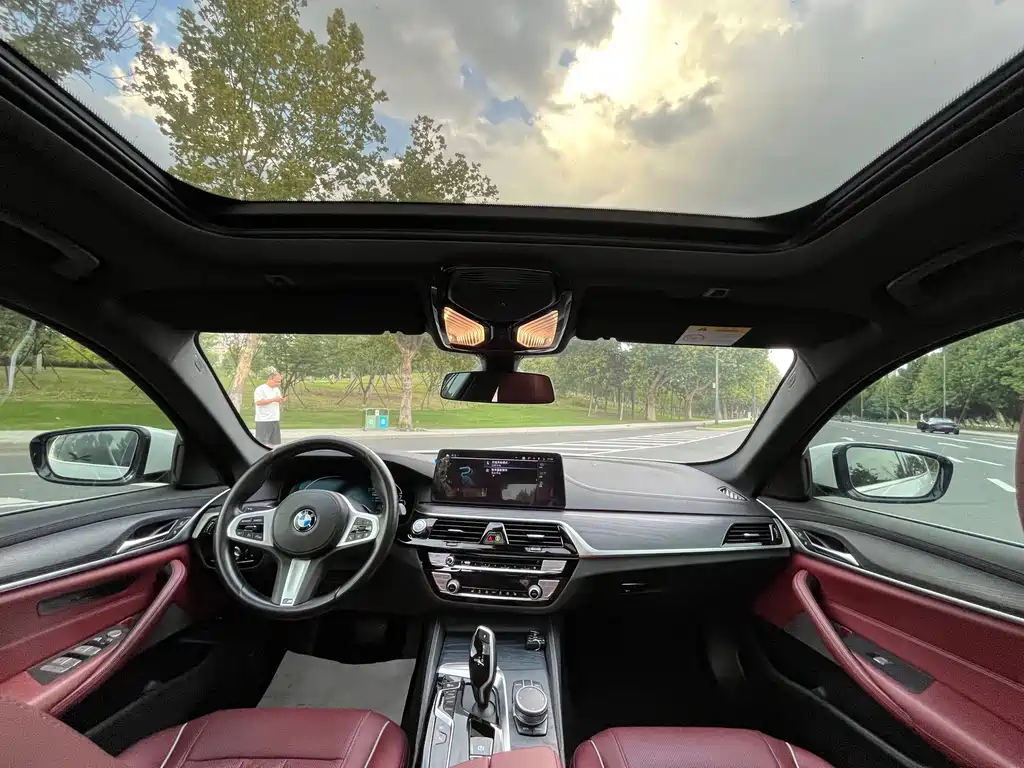 BMW 5 Series New Energy — миниатюра 11