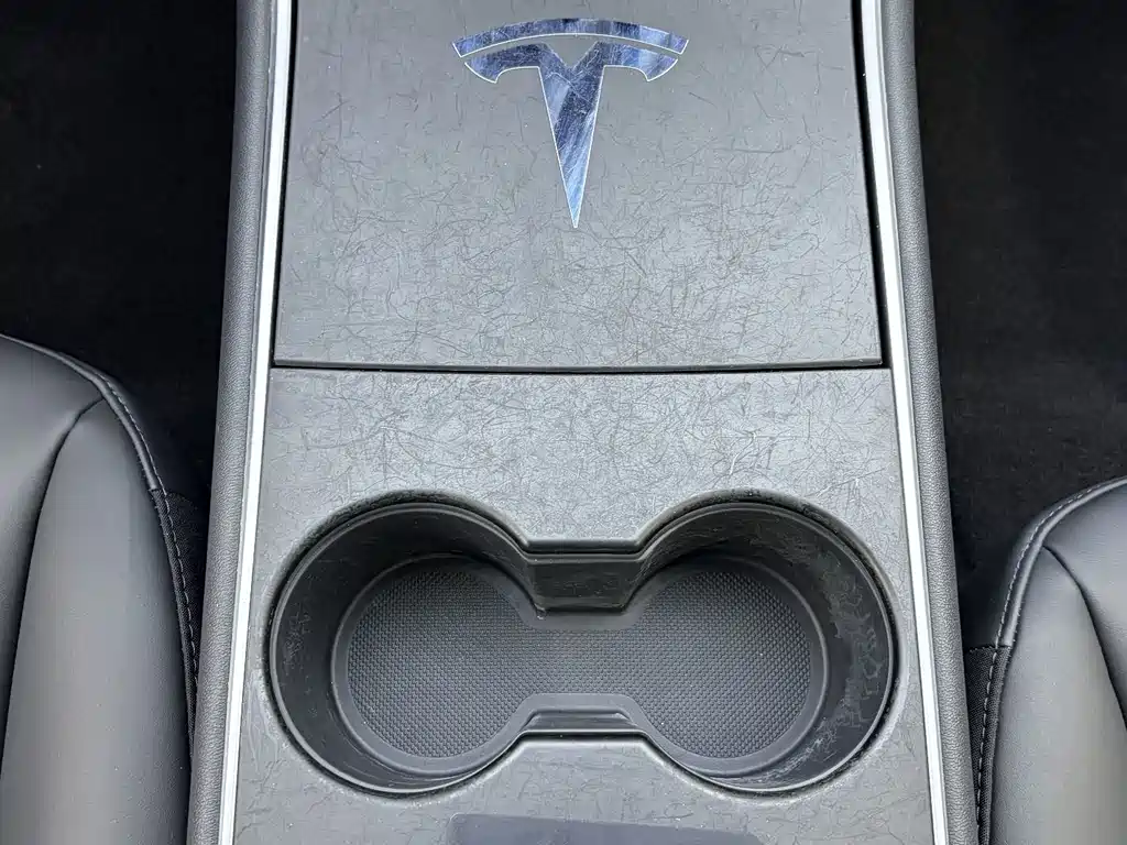 Tesla Model 3 — миниатюра 10