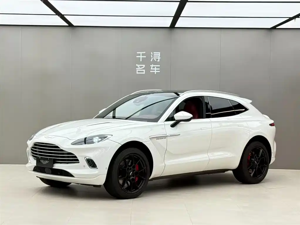 Aston Martin DBX 2023