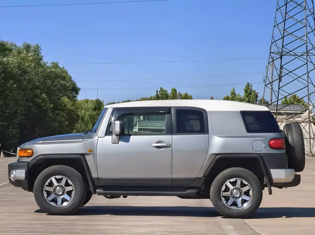 Toyota FJ Cruiser — миниатюра 3