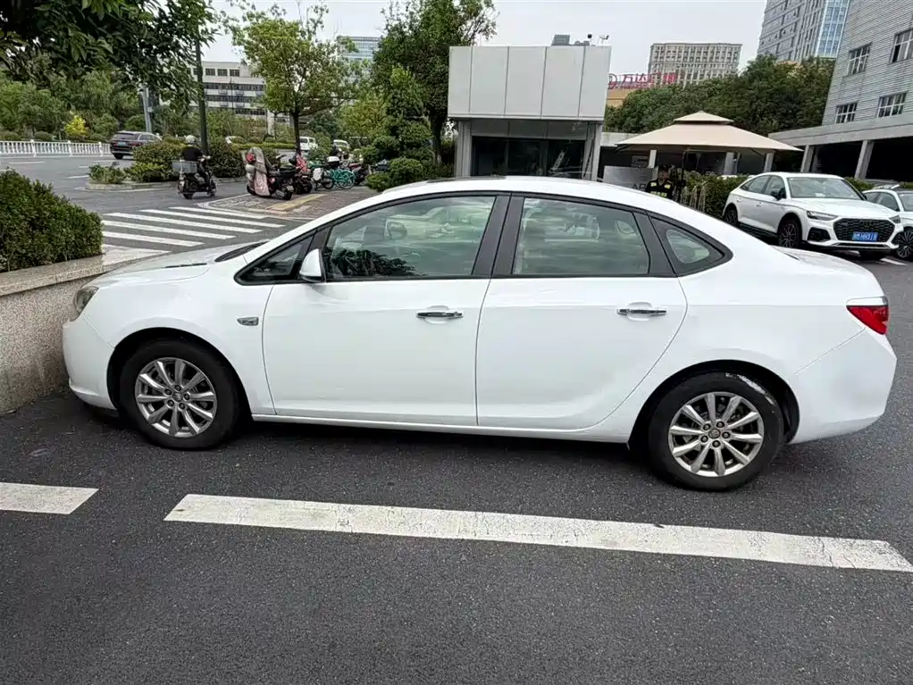 Buick Excelle — миниатюра 3