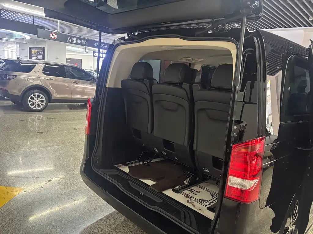 Mercedes-Benz Vito 2021 2.0T Elite 9 мест
