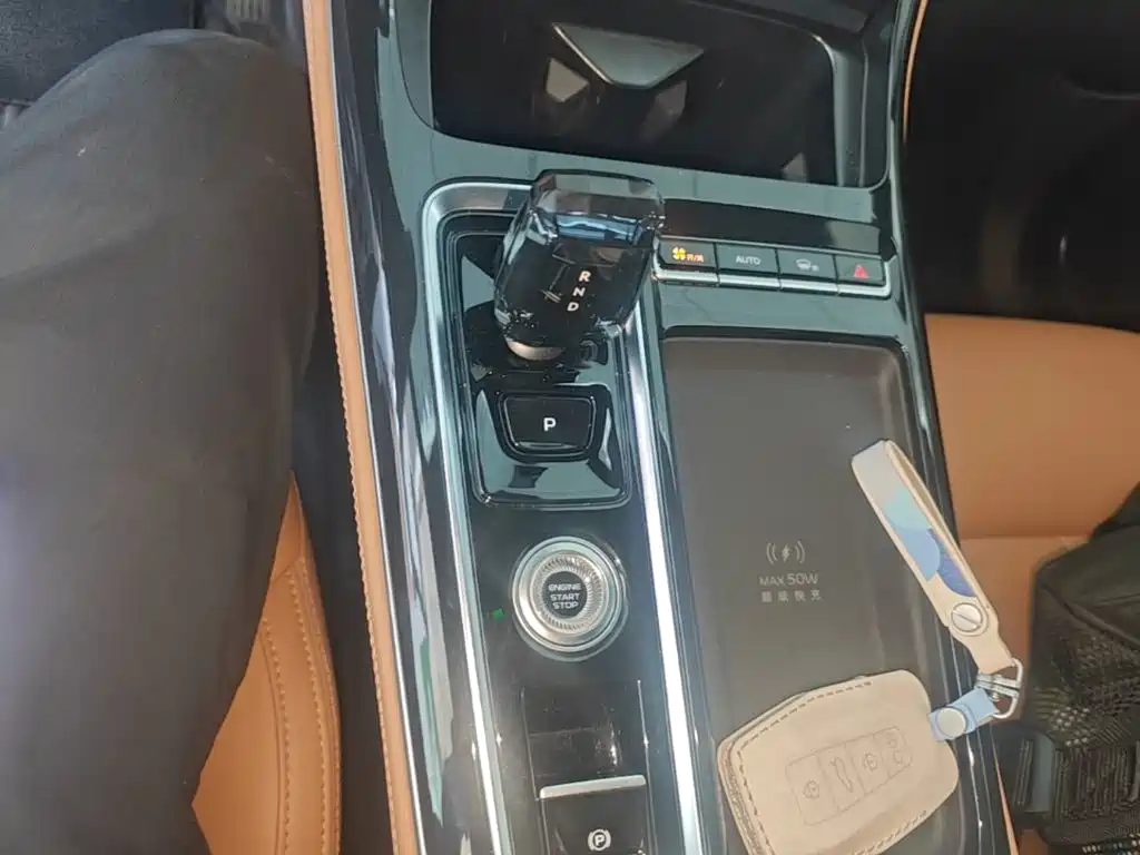 Geely Boyue L — миниатюра 14