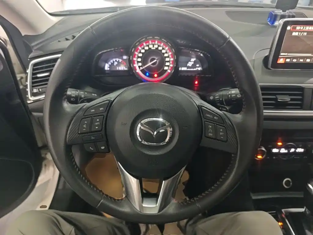 Mazda 3 Axela — миниатюра 11