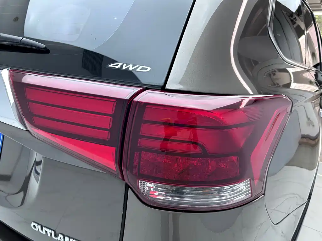 Mitsubishi Outlander — миниатюра 23