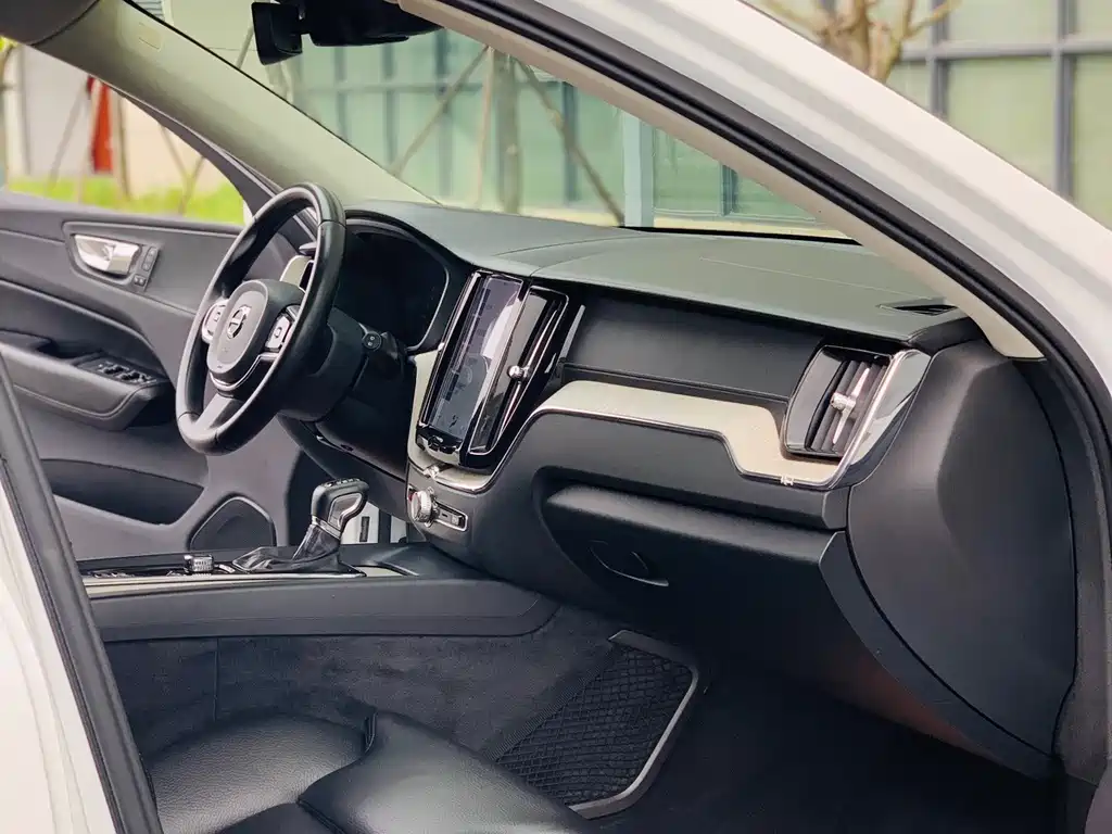 Volvo XC60 — миниатюра 20