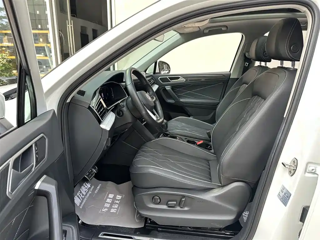 Volkswagen Tiguan L L 2024 330TSI AT R-Line