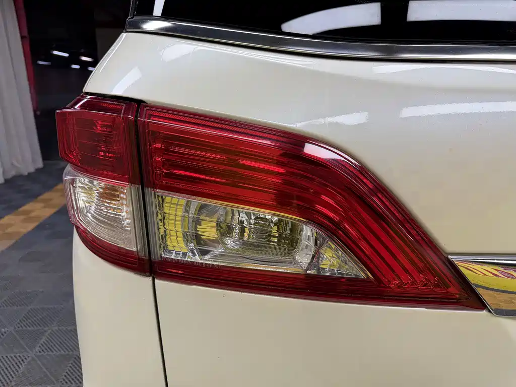 Nissan Quest — миниатюра 9