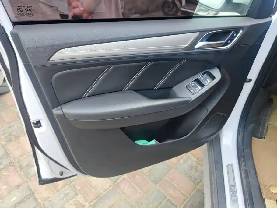 Roewe RX5 New Energy — миниатюра 7
