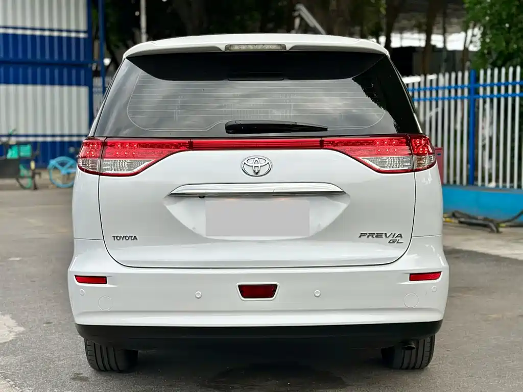 Toyota Previa — миниатюра 3