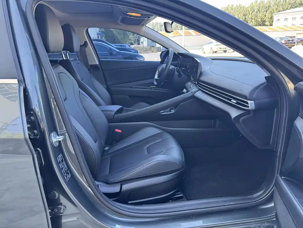 Hyundai Elantra — миниатюра 20