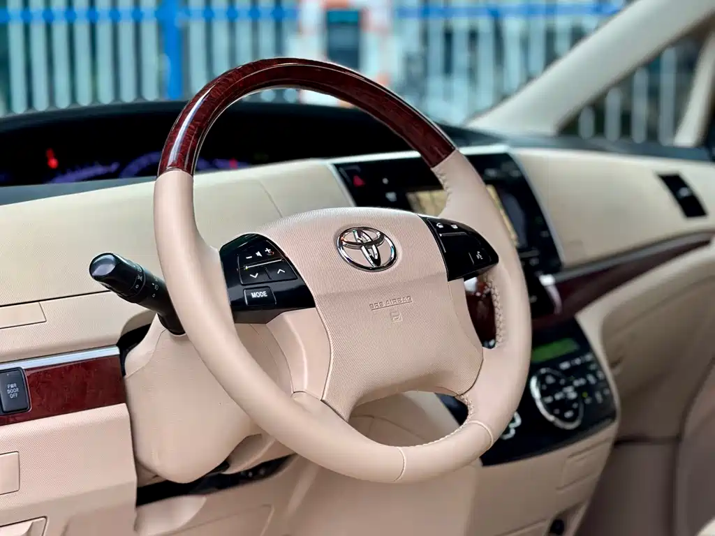 Toyota Previa — миниатюра 7
