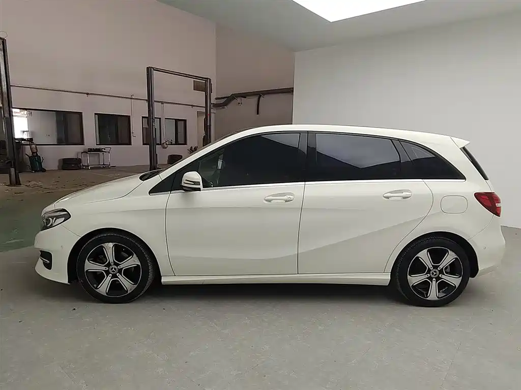 Mercedes-Benz B-Class — миниатюра 2