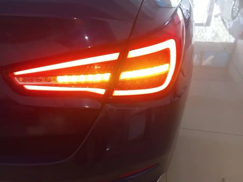 Hongqi Hongqi H5 — миниатюра 8