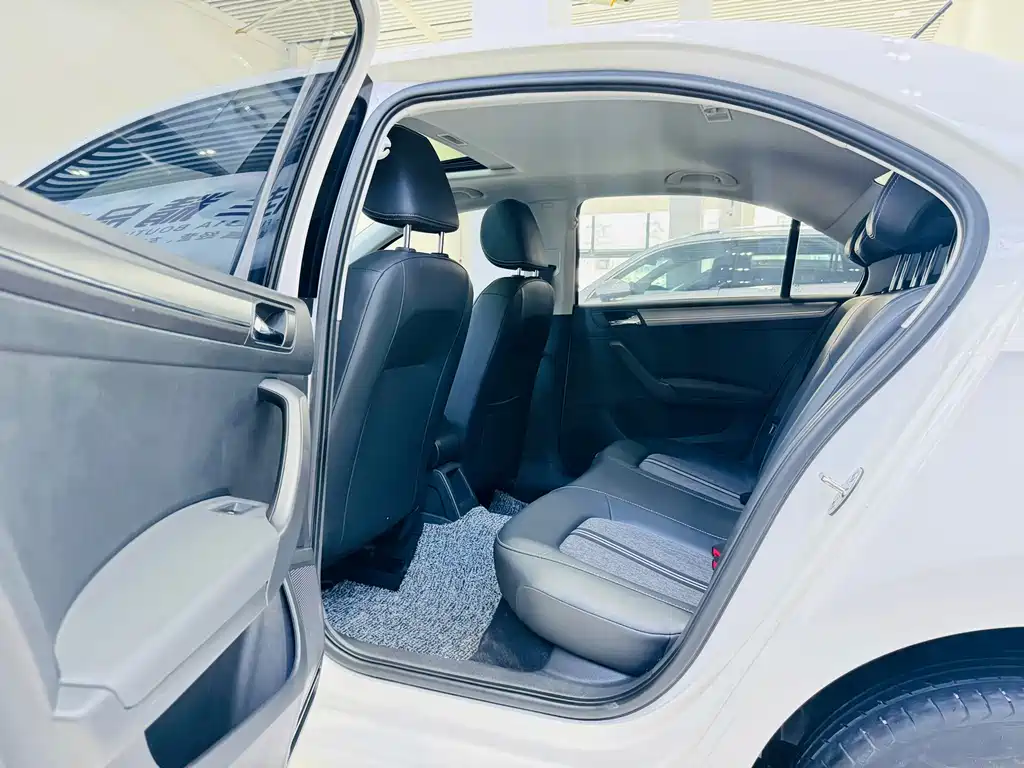 Volkswagen Santana — миниатюра 7