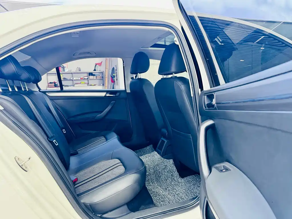 Volkswagen Santana — миниатюра 8