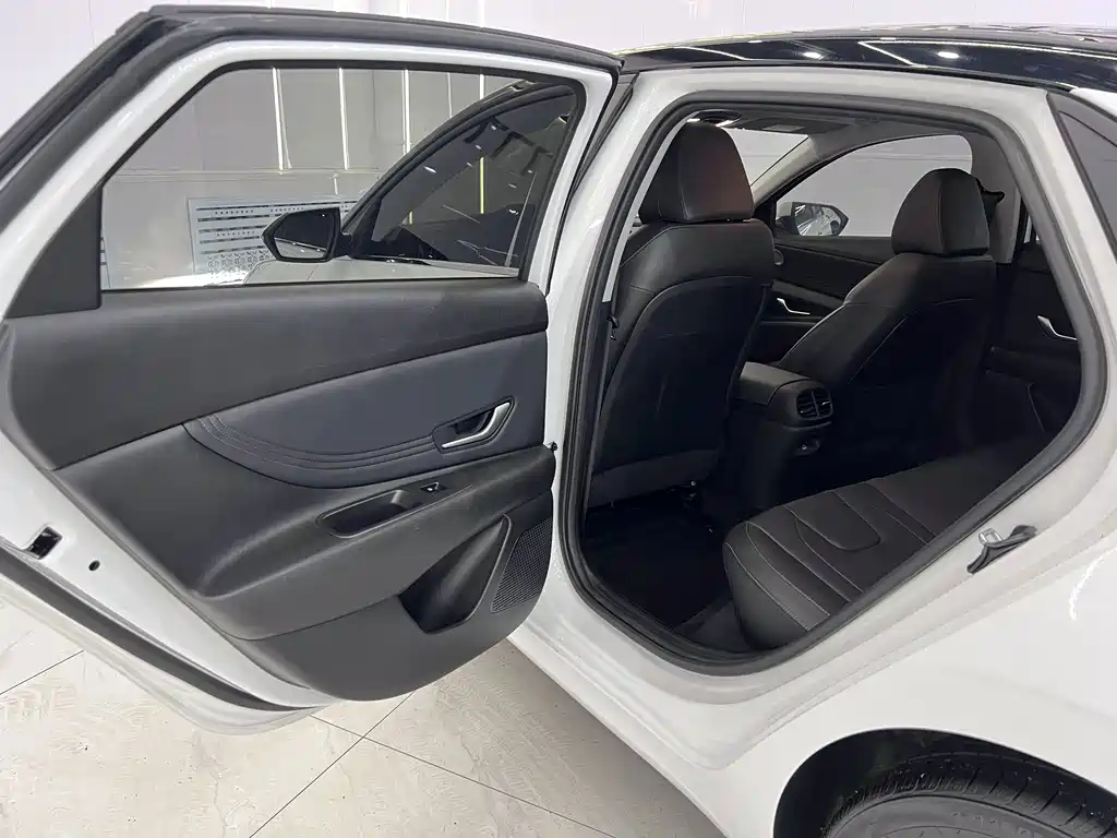 Hyundai Elantra — миниатюра 11