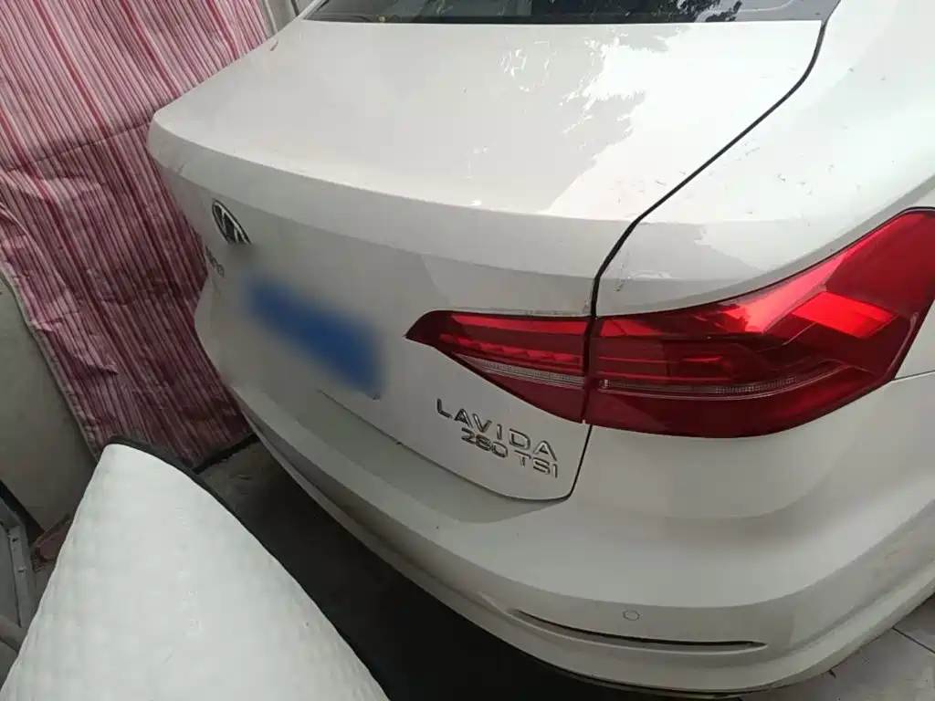 Volkswagen Lavida — миниатюра 6