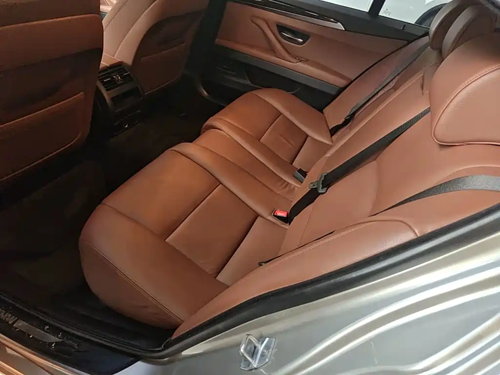 BMW 5 Series — миниатюра 17