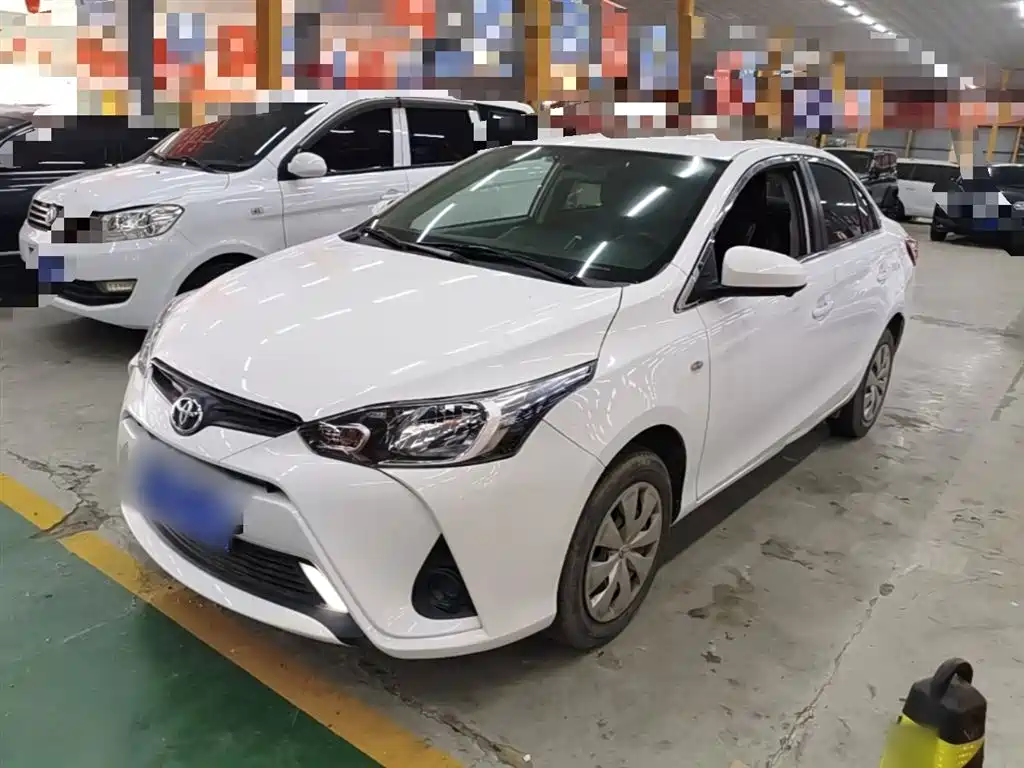 Toyota Yaris L 2021