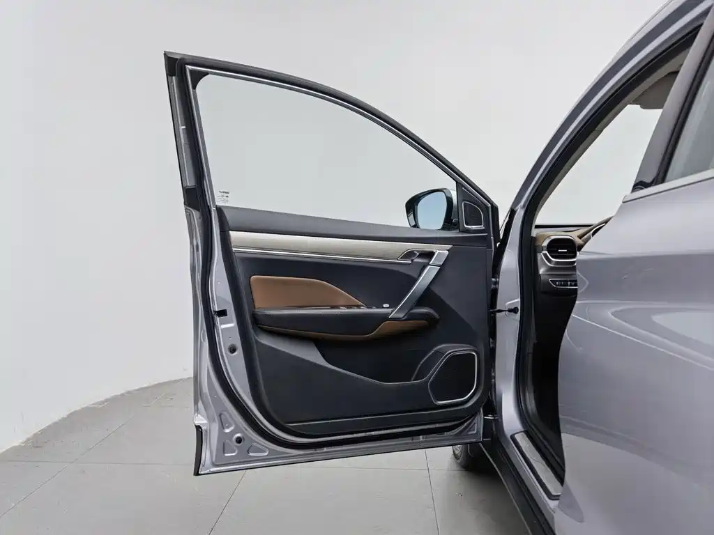Geely Binyue — миниатюра 8