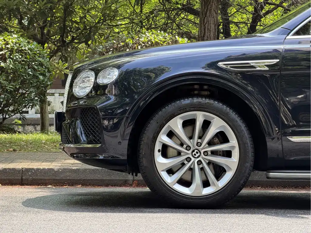 Bentley Bentayga — миниатюра 26