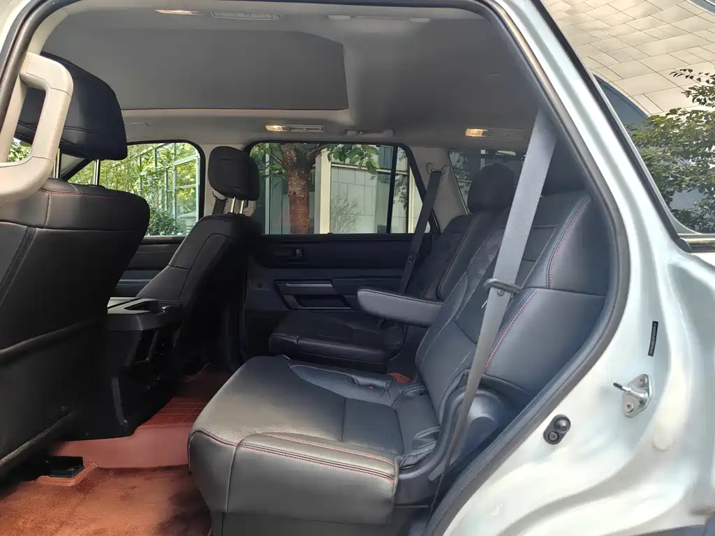 Toyota Sequoia — миниатюра 5