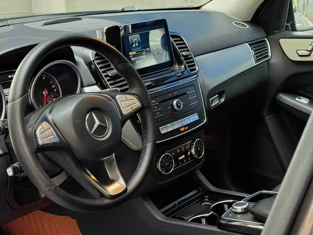 Mercedes-Benz GLE (Import) — миниатюра 8