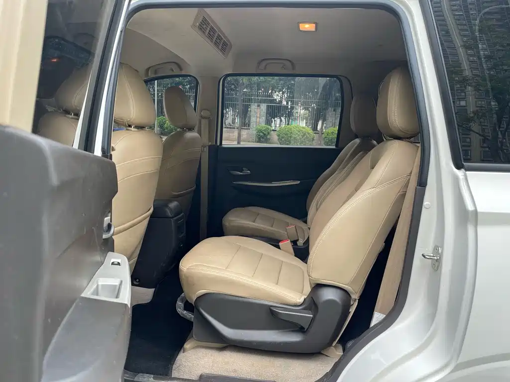 Wuling Hongguang — миниатюра 9