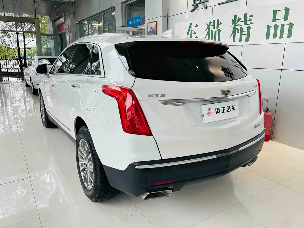 CADILLAC XT5