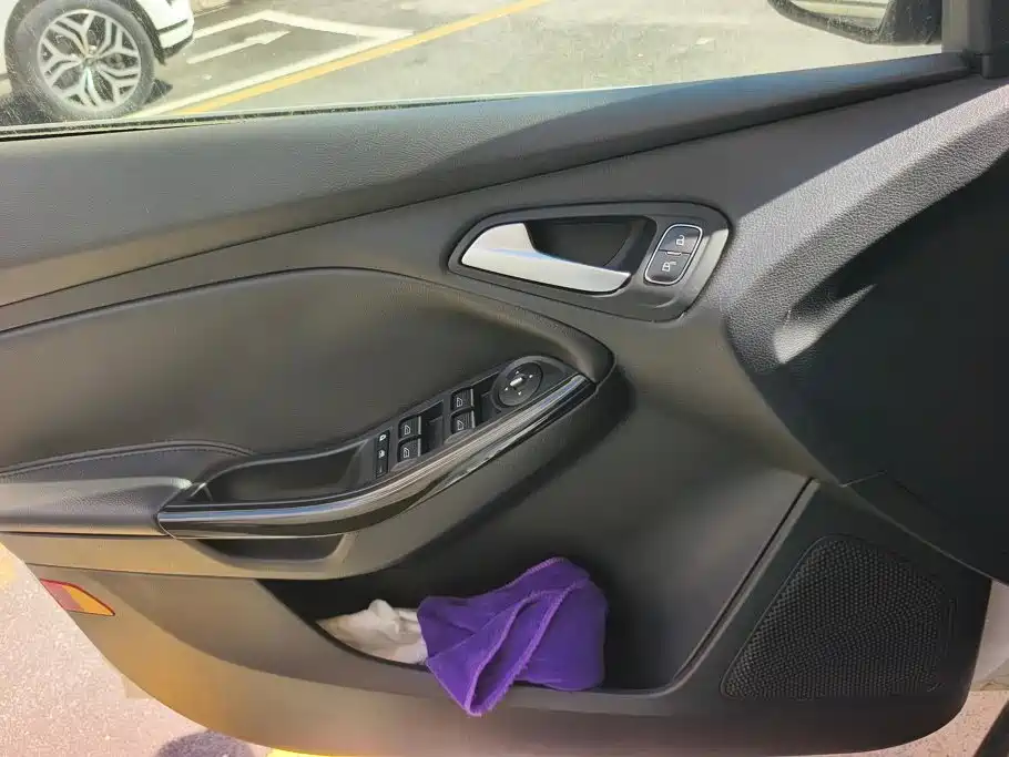 Ford Focus — миниатюра 7