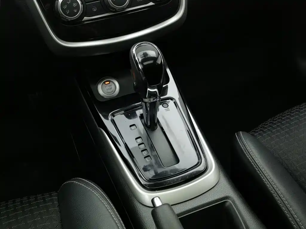 Nissan Tiida — миниатюра 13