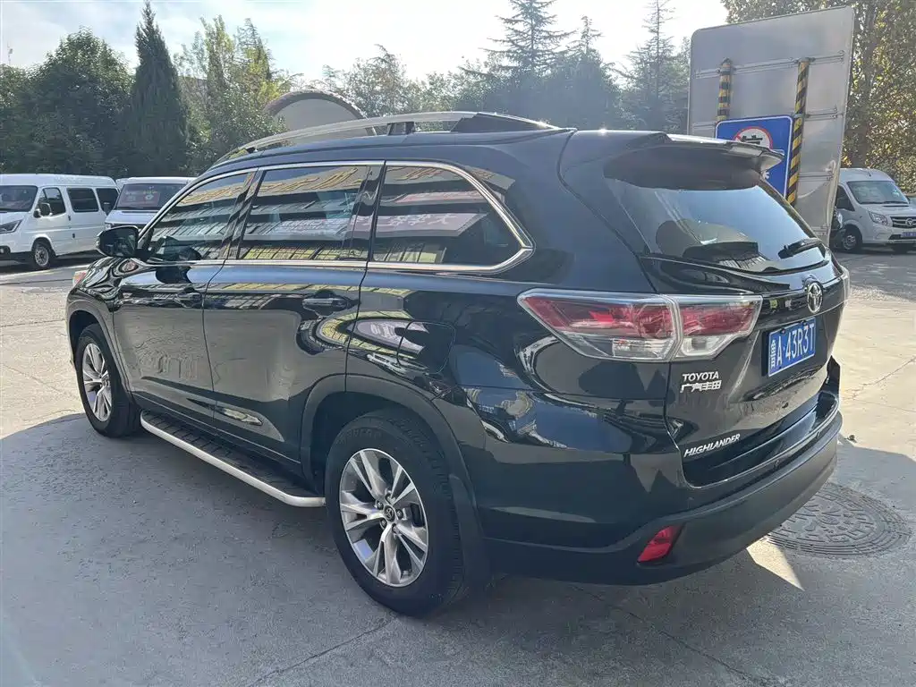 TOYOTA HIGHLANDER