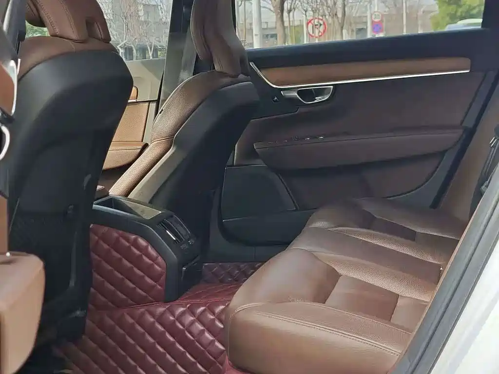 Volvo S90 — миниатюра 6