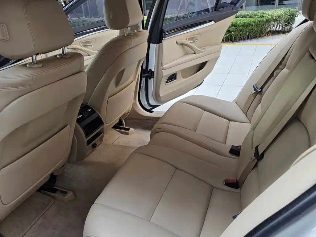 BMW 5 Series — миниатюра 8