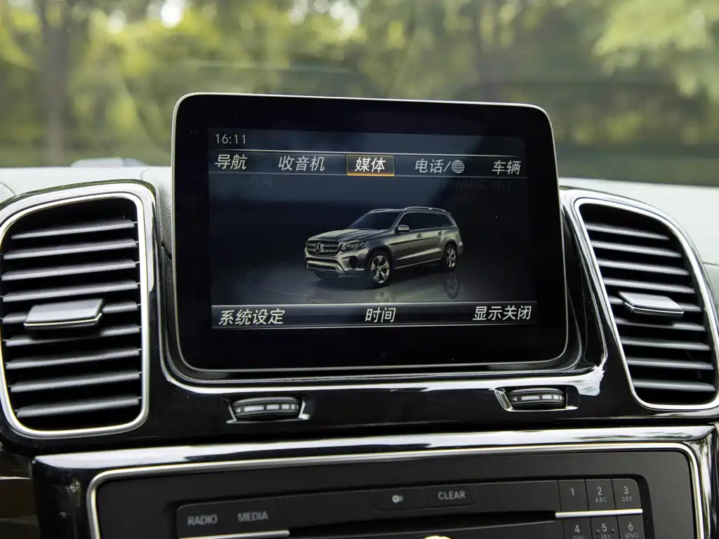 Mercedes-Benz GLS — миниатюра 23