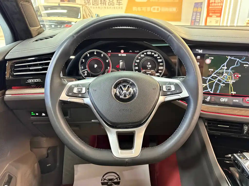 VOLKSWAGEN TOUAREG