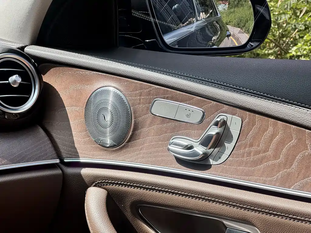 Mercedes-Benz E-Class — миниатюра 7