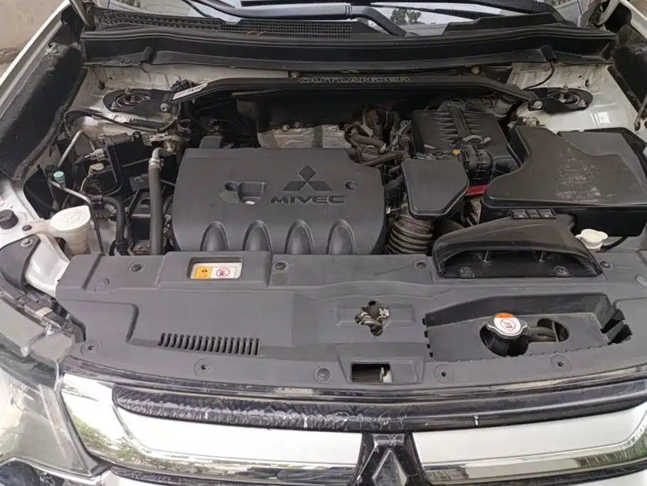 Mitsubishi Outlander — миниатюра 10