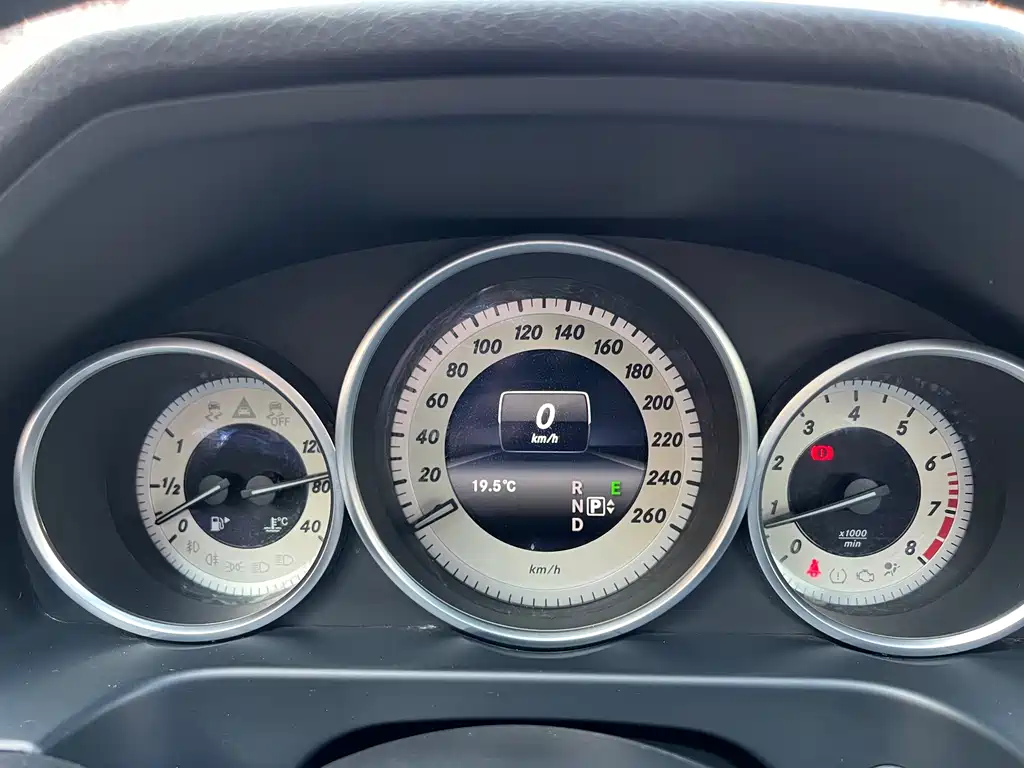 Mercedes-Benz E-Class — миниатюра 14