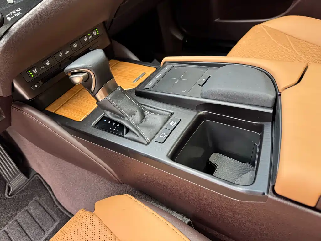 Lexus ES — миниатюра 12