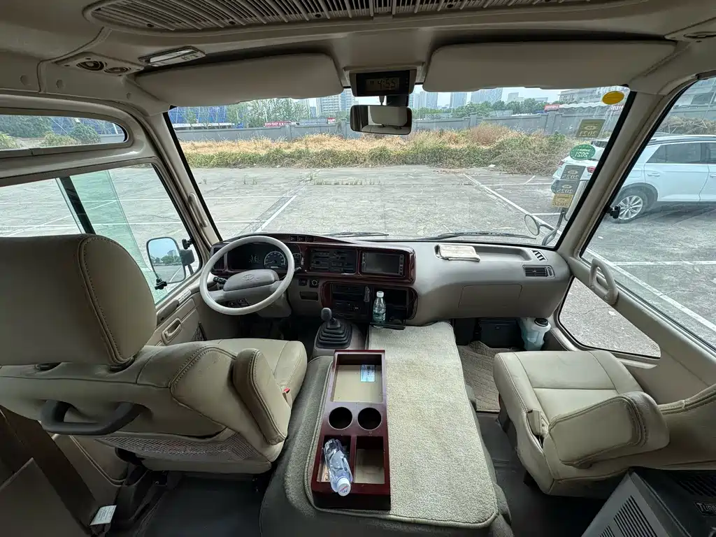 Toyota Coaster — миниатюра 19