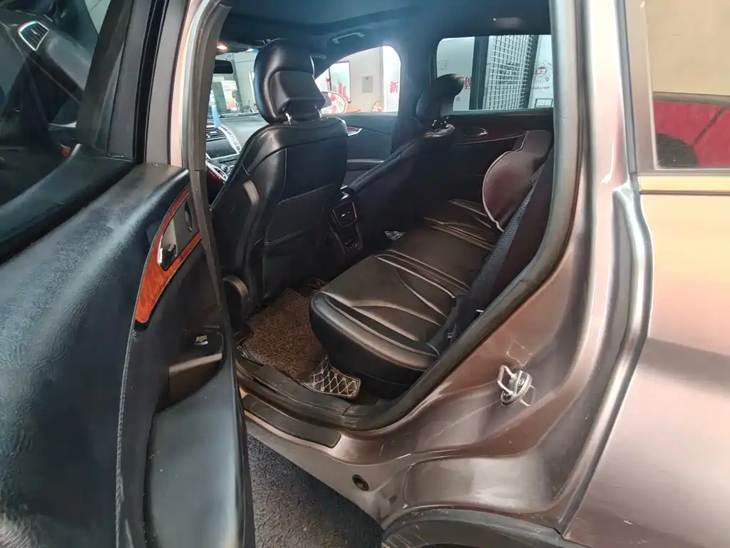 Lincoln Nautilus (Import) — миниатюра 8