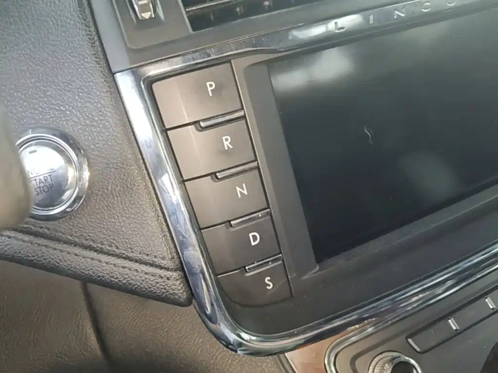 Lincoln Continental — миниатюра 14