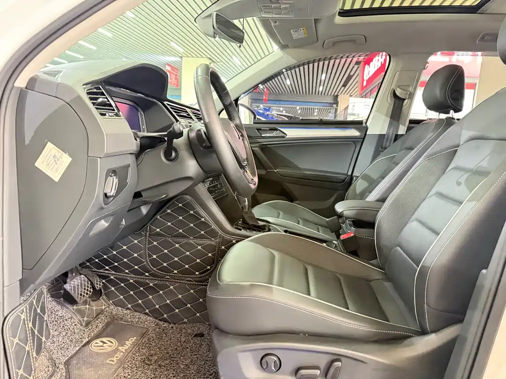 Volkswagen Tiguan L PHEV — миниатюра 6
