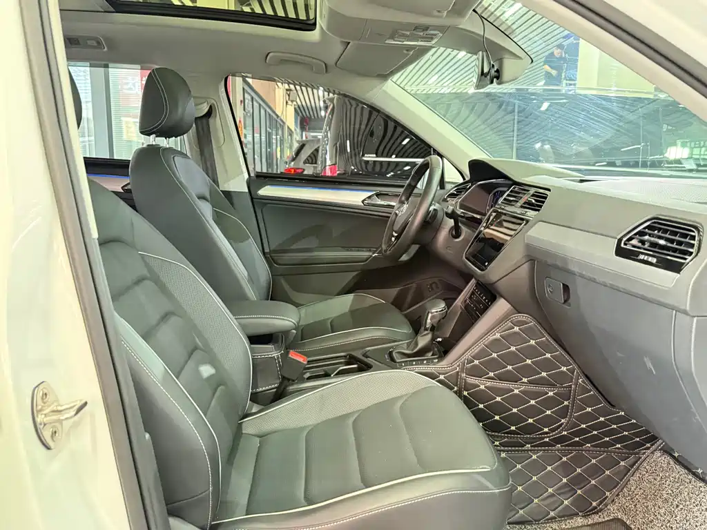 Volkswagen Tiguan L PHEV — миниатюра 10
