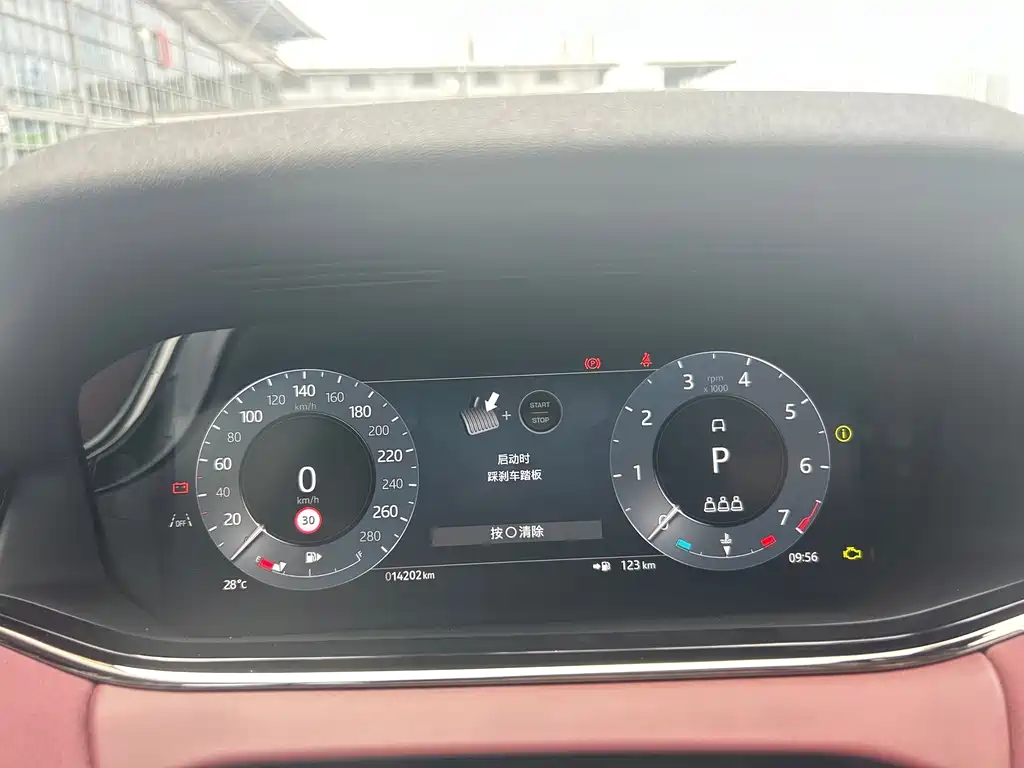 Land Rover Evoque — миниатюра 13