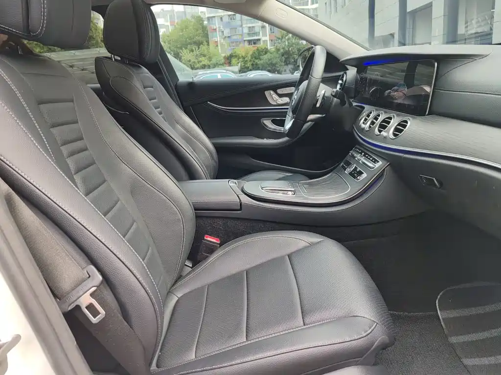 Mercedes-Benz E-Class — миниатюра 14