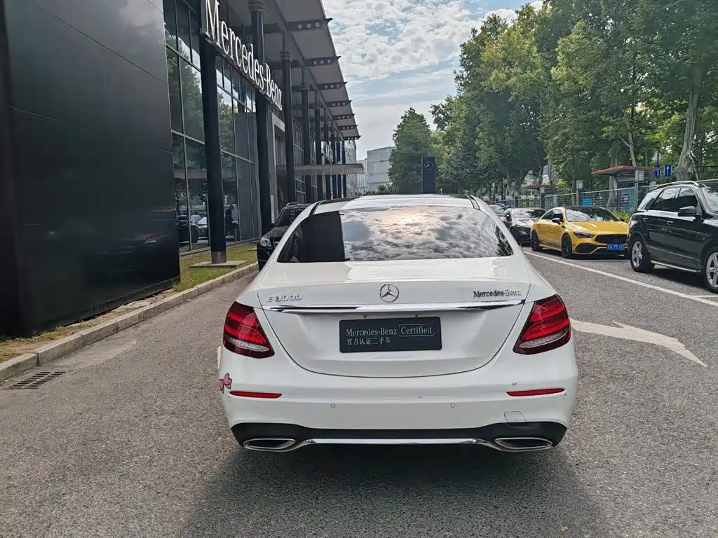 Mercedes-Benz E-Class — миниатюра 6