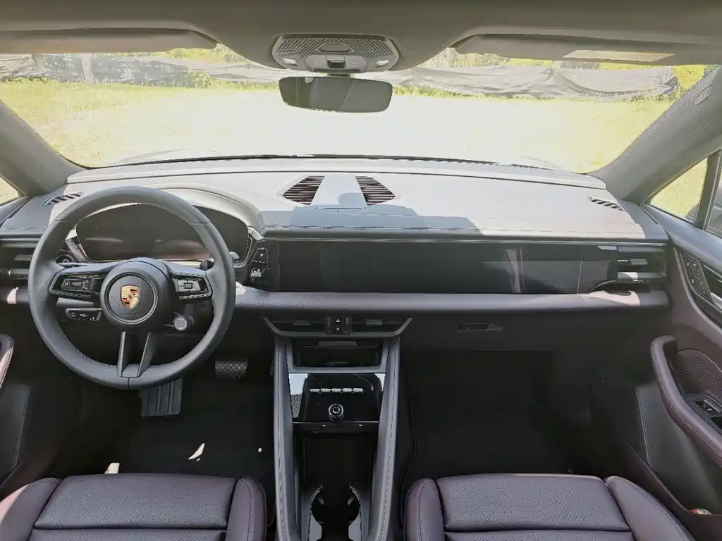 Porsche Macan EV — миниатюра 12